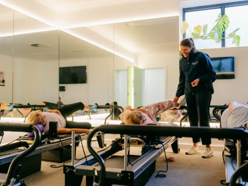 Physio-guided clinical Pilates lunge rehab